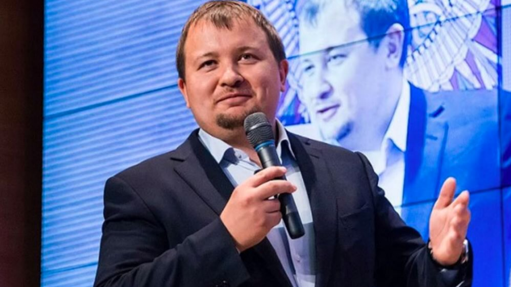 Mikhail Kokorich,  aerospace entrepreneur,  Momentus Space,  in-space transportation,  propulsion technology,  satellite logistics,  private space industry,  space innovation,  water plasma propulsion,  orbital services
