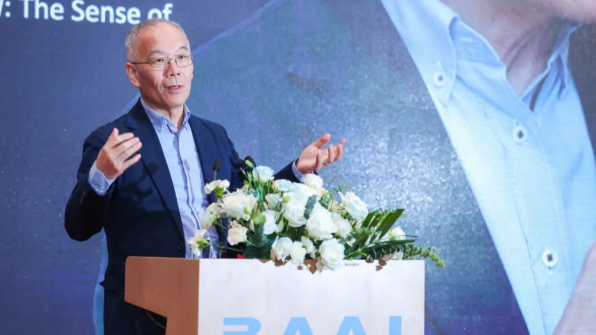 Zhang Hongjiang,  Chinese tech leader,  Microsoft Research Asia,  Kingsoft CEO,  AI expert,  multimedia computing,  digital innovation,  Zhang Hongjiang biography,  artificial intelligence leadership,  global technology research