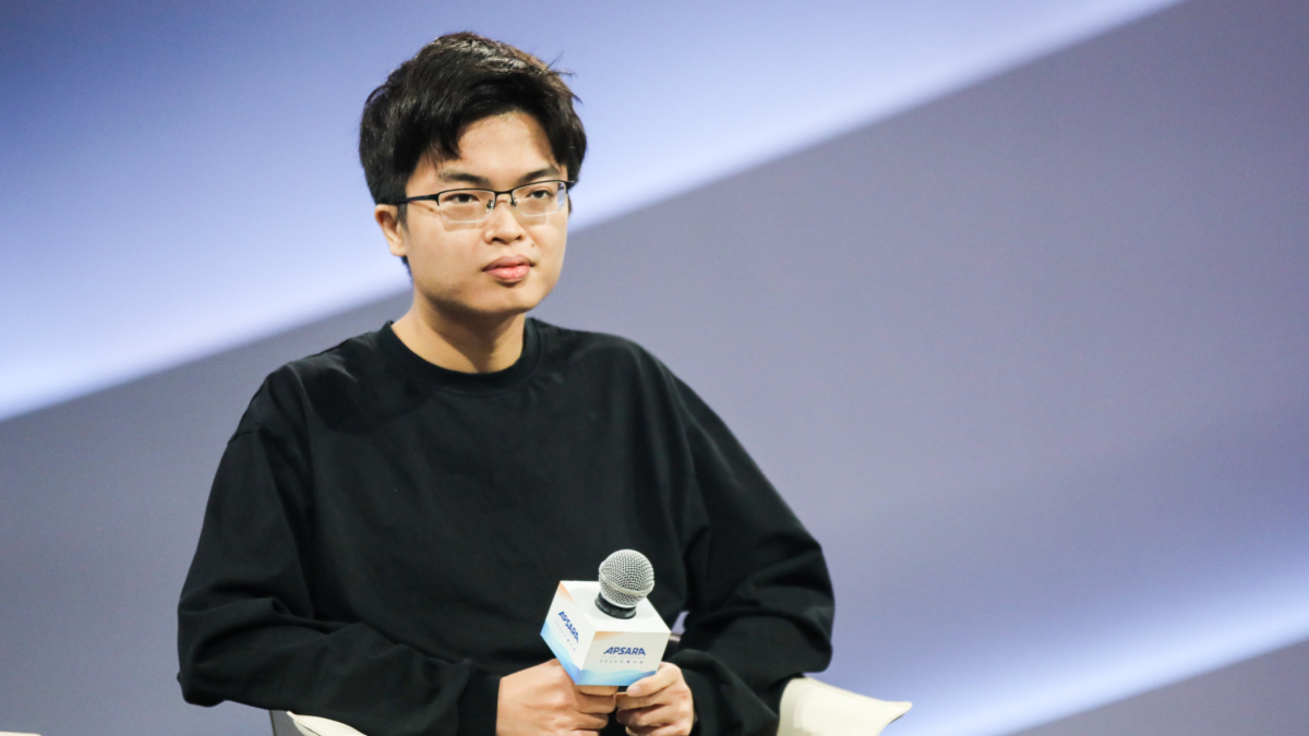 Yang Zhilin,  Zhilin Yang,  deep learning,  AI research,  XLNet,  artificial intelligence China,  language models,  Carnegie Mellon University,  Google Brain,  machine learning innovations