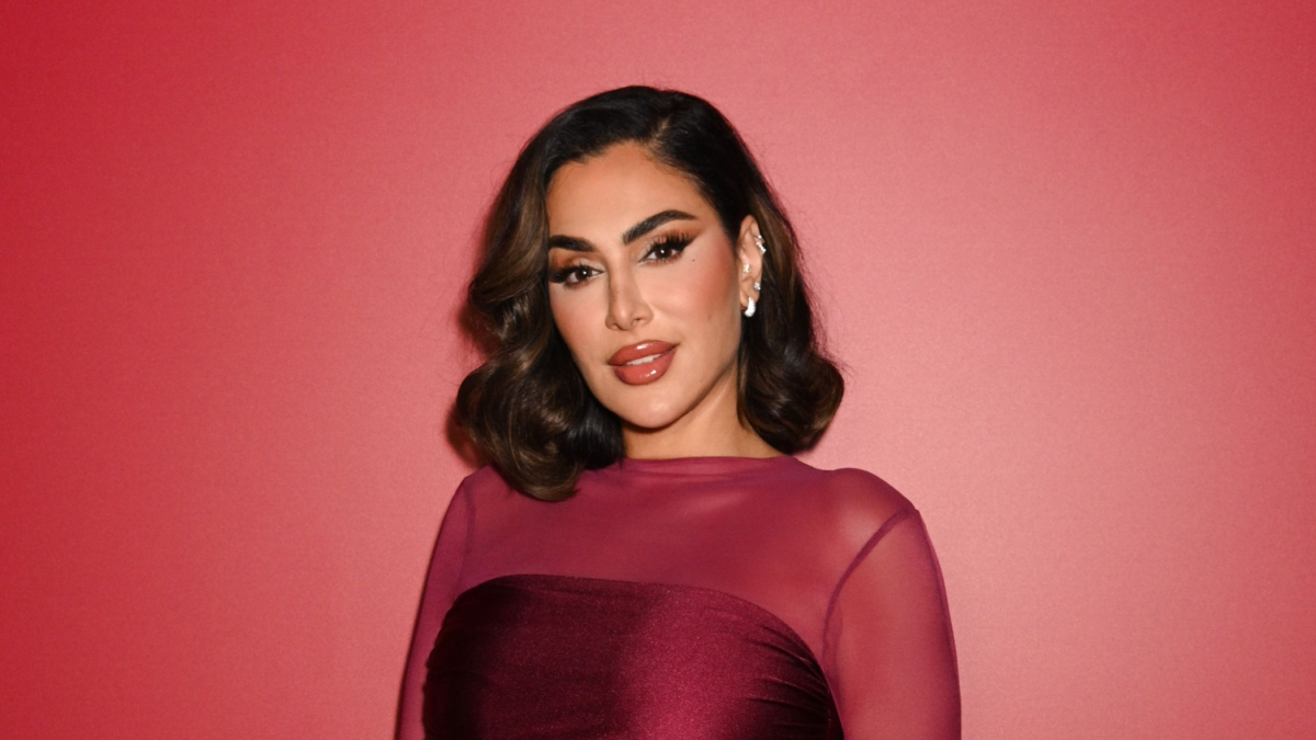 meta keywords: Huda Kattan,  Huda Beauty founder,  beauty entrepreneur,  makeup influencer,  cosmetics brand,  beauty industry leader,  social media entrepreneur,  skincare and makeup,  women in business,  Huda Kattan biography